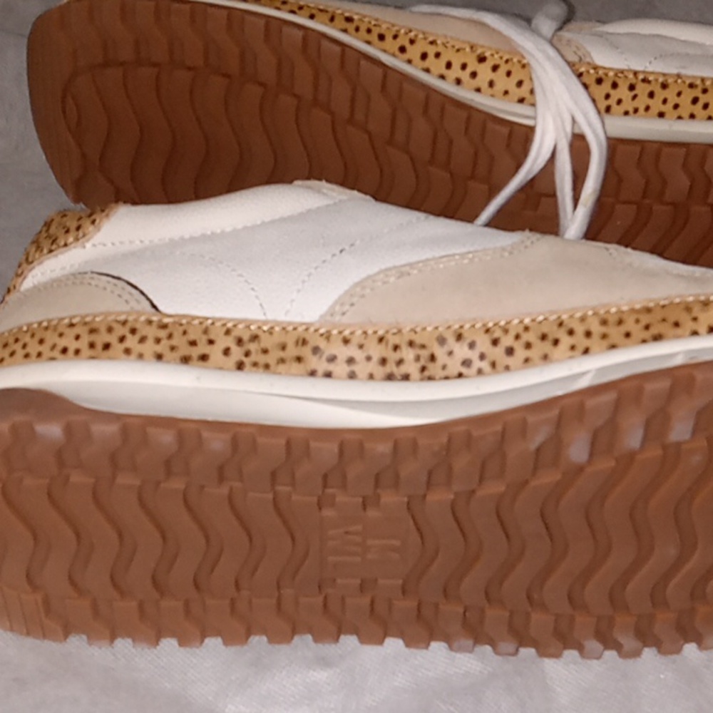 Shoes - Picture 2 of 6